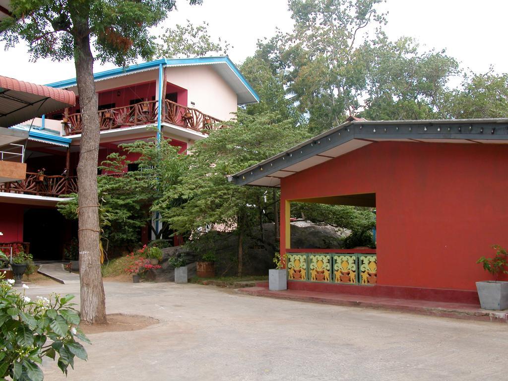 Sigiri Lion Lodge Sigiriya Bagian luar foto